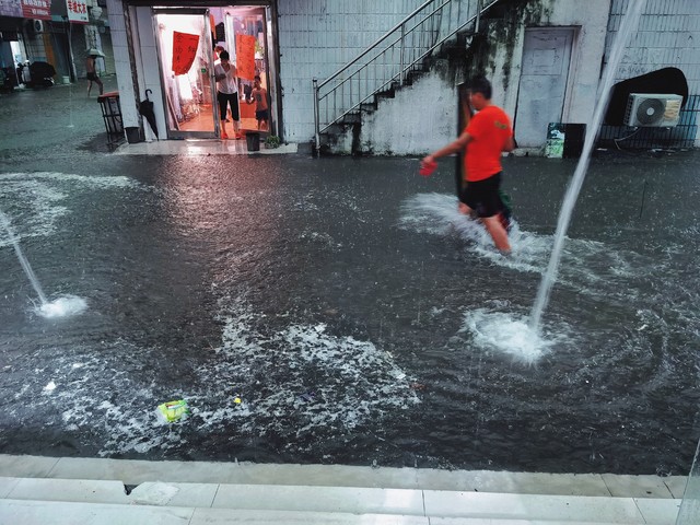 出行提示_暴雨天氣安全避險(xiǎn)指南_強(qiáng)降雨出行安全措施