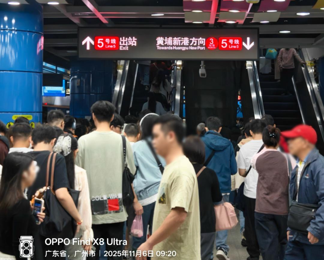 限行_地鐵擠爆馬路暢通現(xiàn)象_廣州限行第一天體驗