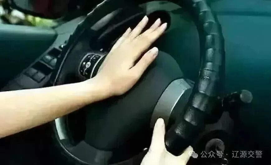 霧天行車(chē)安全常識(shí)_低能見(jiàn)度駕駛技巧_出行提示