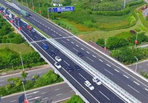 低能見度行車技巧_霧天行車安全常識(shí)_出行提示