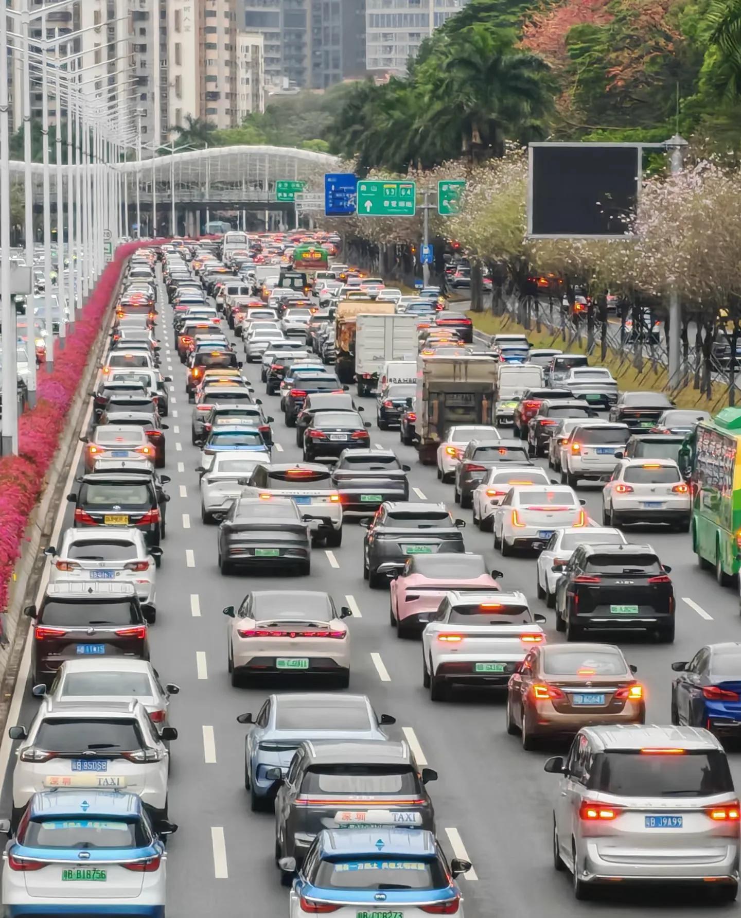 深圳外地車限行政策調整_限行_免限行申請次數(shù)翻倍