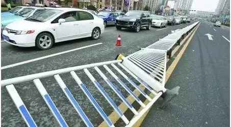 出行提示_大風(fēng)天氣行車安全注意事項_大風(fēng)天氣車輛行駛技巧