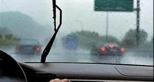出行提示_雨雪天氣駕駛技巧_雨雪天行車安全